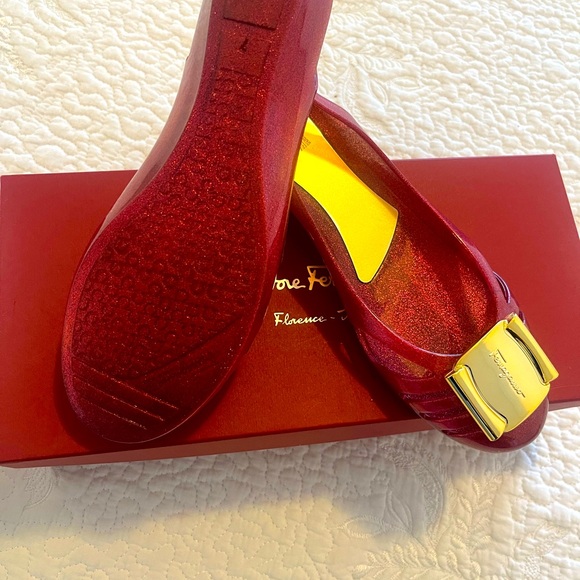 Ferragamo Rubber Ballets in brand new condition - Picture 2 of 2